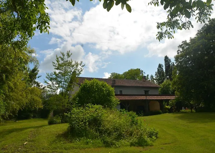 Domaine D Azac Usson-du-Poitou