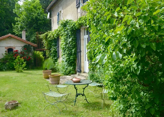 Domaine D Azac Holiday home Usson-du-Poitou