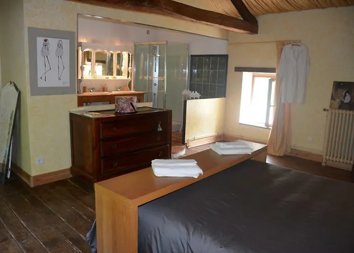 Domaine D Azac * Usson-du-Poitou